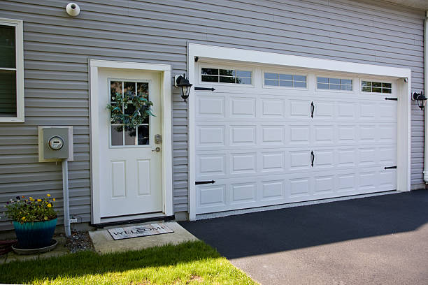24/7 Emergency Garage Door Panel Replacement experts in Crest, CA